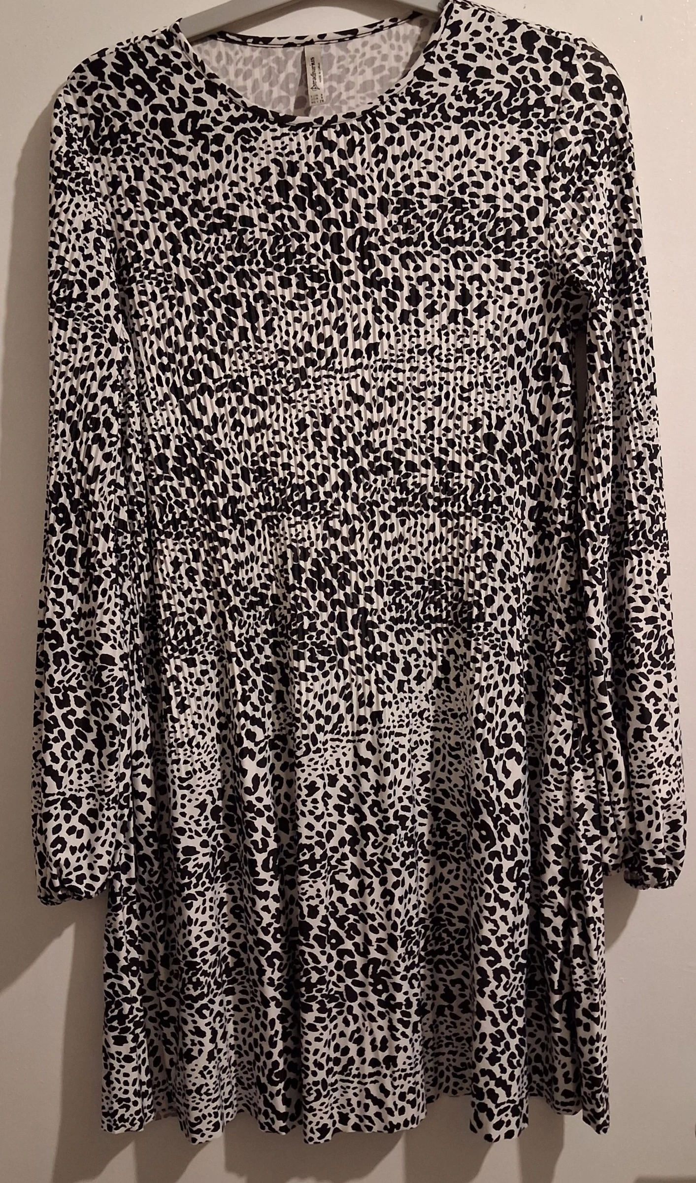 Robe plissée Stradivarius à l'imprimé léopard
